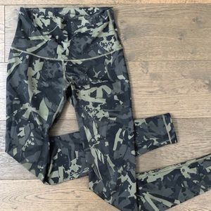 Lululemon wunder under camo leggings